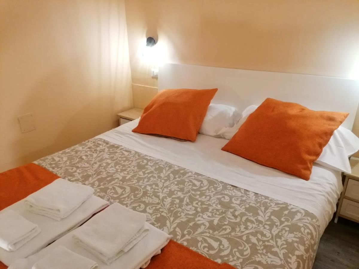 Amedeo Square Bed & Breakfast เนเปิลส์ ภายนอก รูปภาพ
