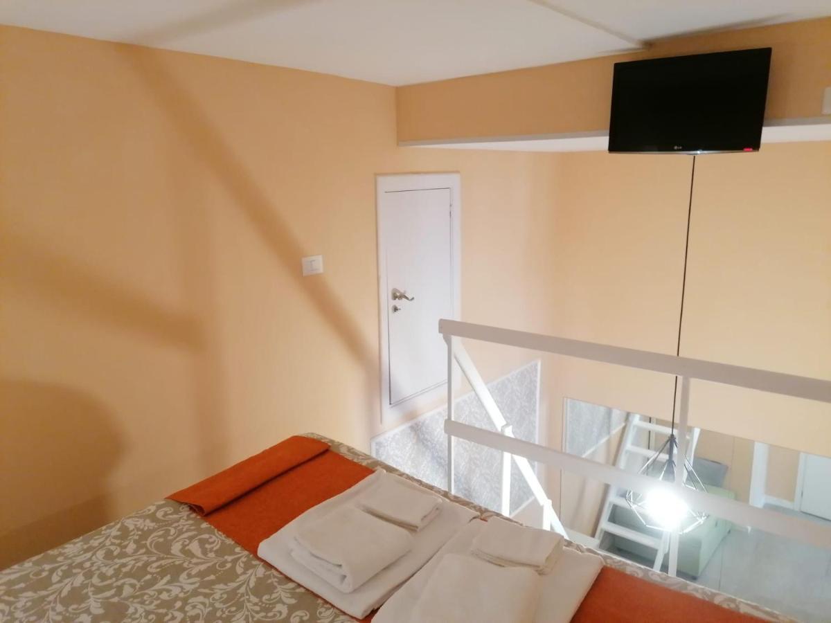 Amedeo Square Bed & Breakfast เนเปิลส์ ภายนอก รูปภาพ