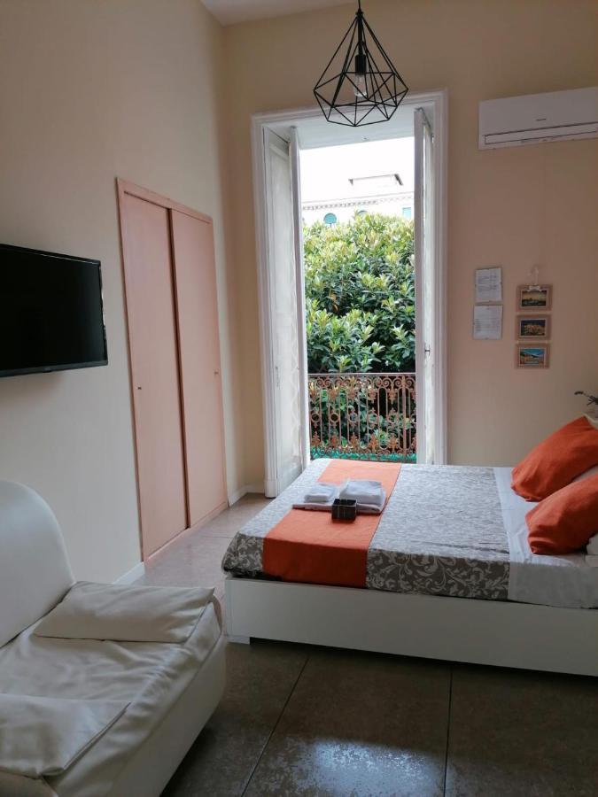 Amedeo Square Bed & Breakfast เนเปิลส์ ภายนอก รูปภาพ