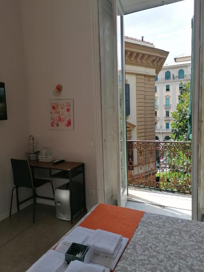 Amedeo Square Bed & Breakfast เนเปิลส์ ภายนอก รูปภาพ