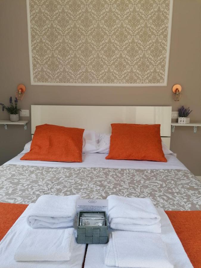 Amedeo Square Bed & Breakfast เนเปิลส์ ภายนอก รูปภาพ