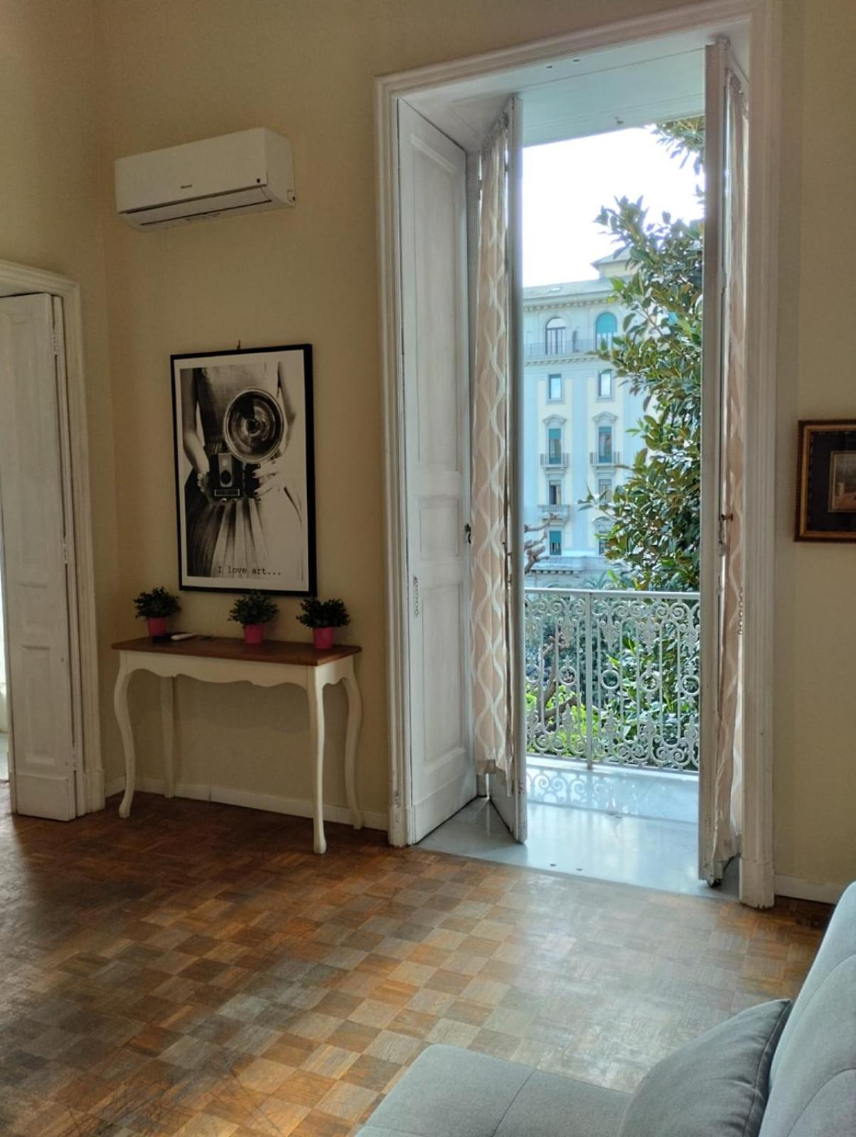 Amedeo Square Bed & Breakfast เนเปิลส์ ภายนอก รูปภาพ