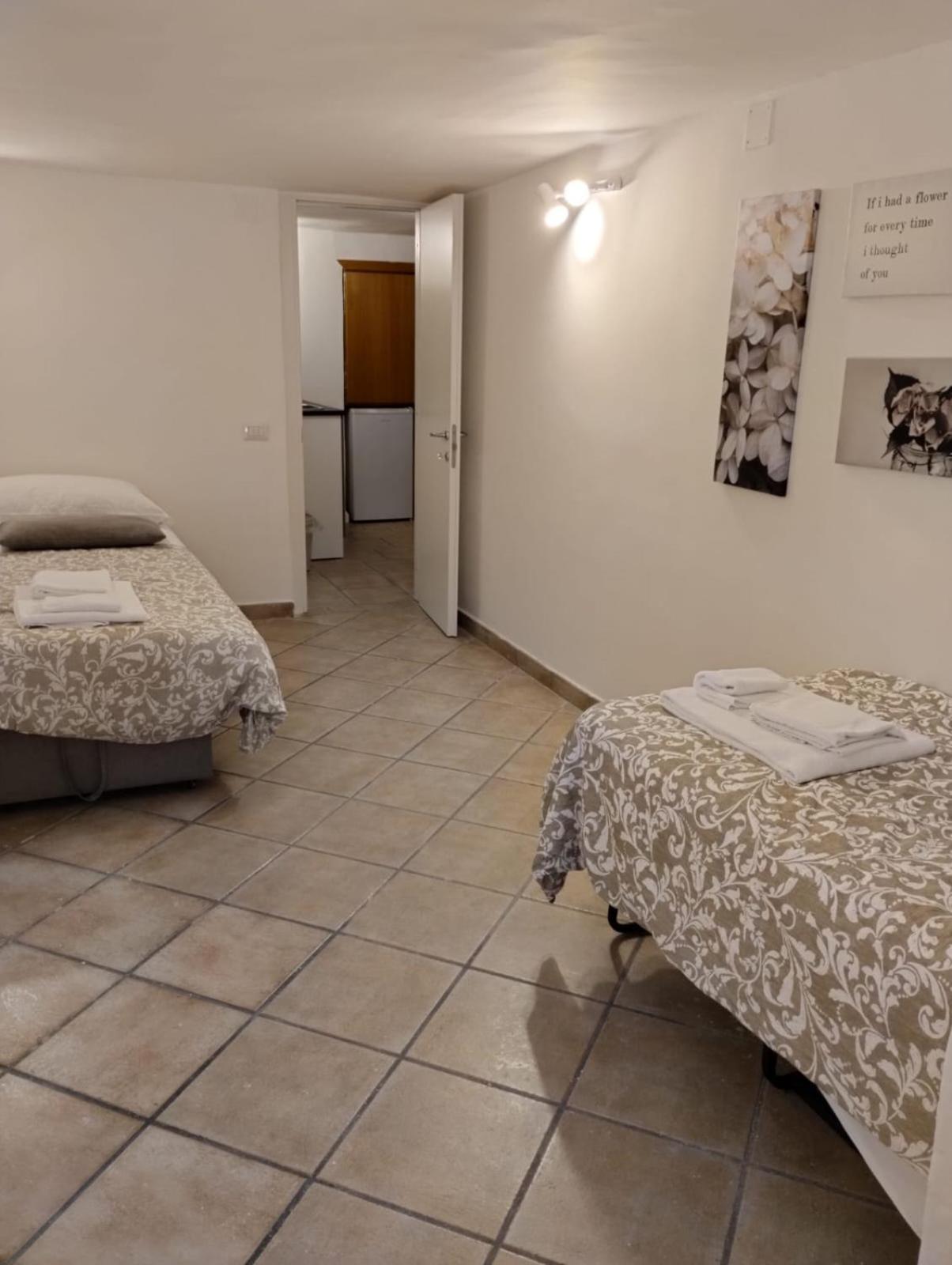 Amedeo Square Bed & Breakfast เนเปิลส์ ภายนอก รูปภาพ