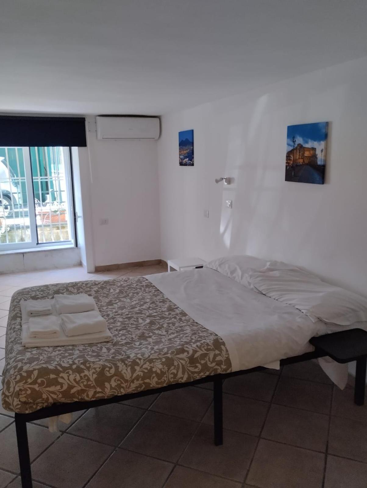 Amedeo Square Bed & Breakfast เนเปิลส์ ภายนอก รูปภาพ