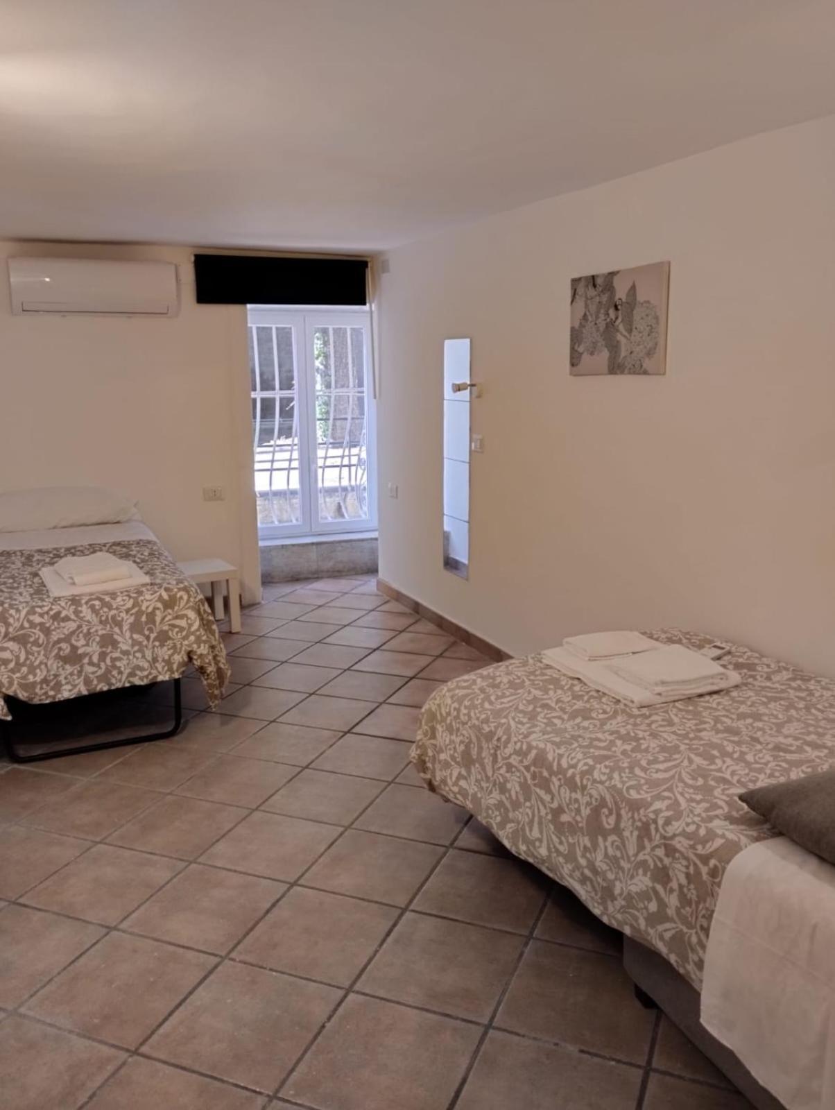 Amedeo Square Bed & Breakfast เนเปิลส์ ภายนอก รูปภาพ