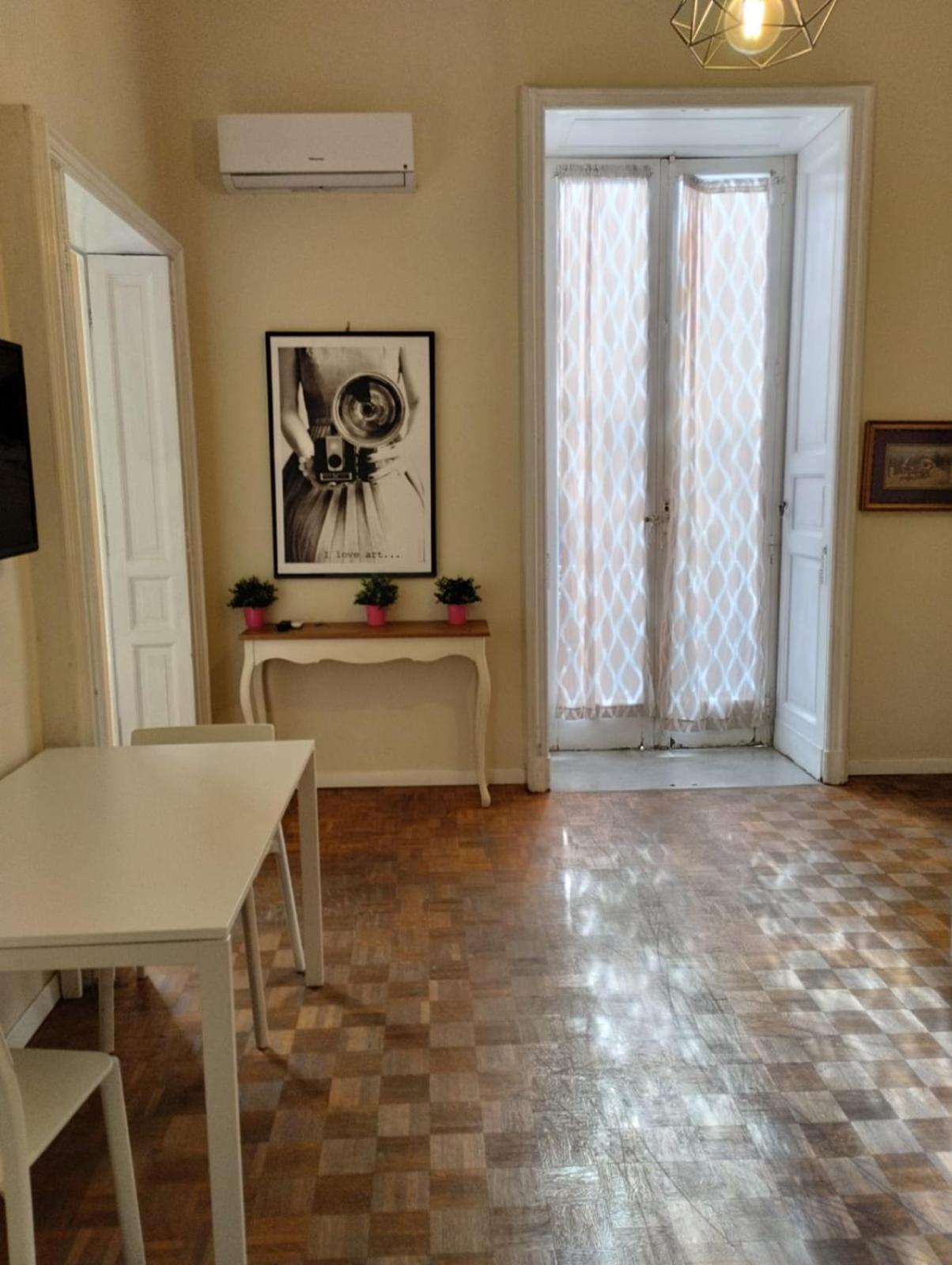 Amedeo Square Bed & Breakfast เนเปิลส์ ภายนอก รูปภาพ