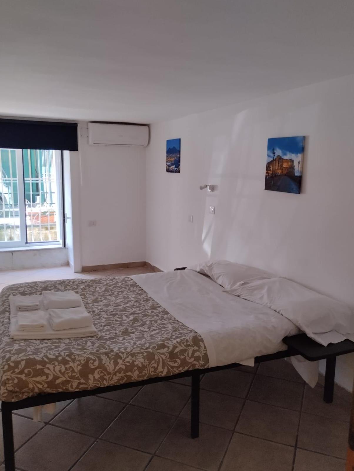 Amedeo Square Bed & Breakfast เนเปิลส์ ภายนอก รูปภาพ