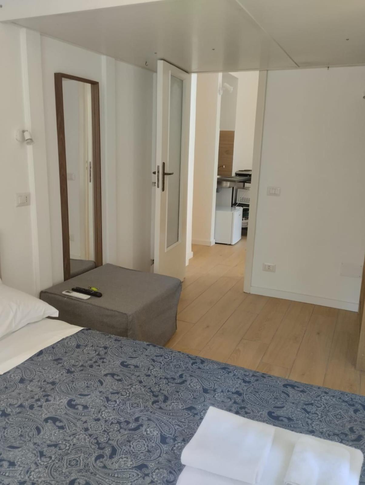 Amedeo Square Bed & Breakfast เนเปิลส์ ภายนอก รูปภาพ