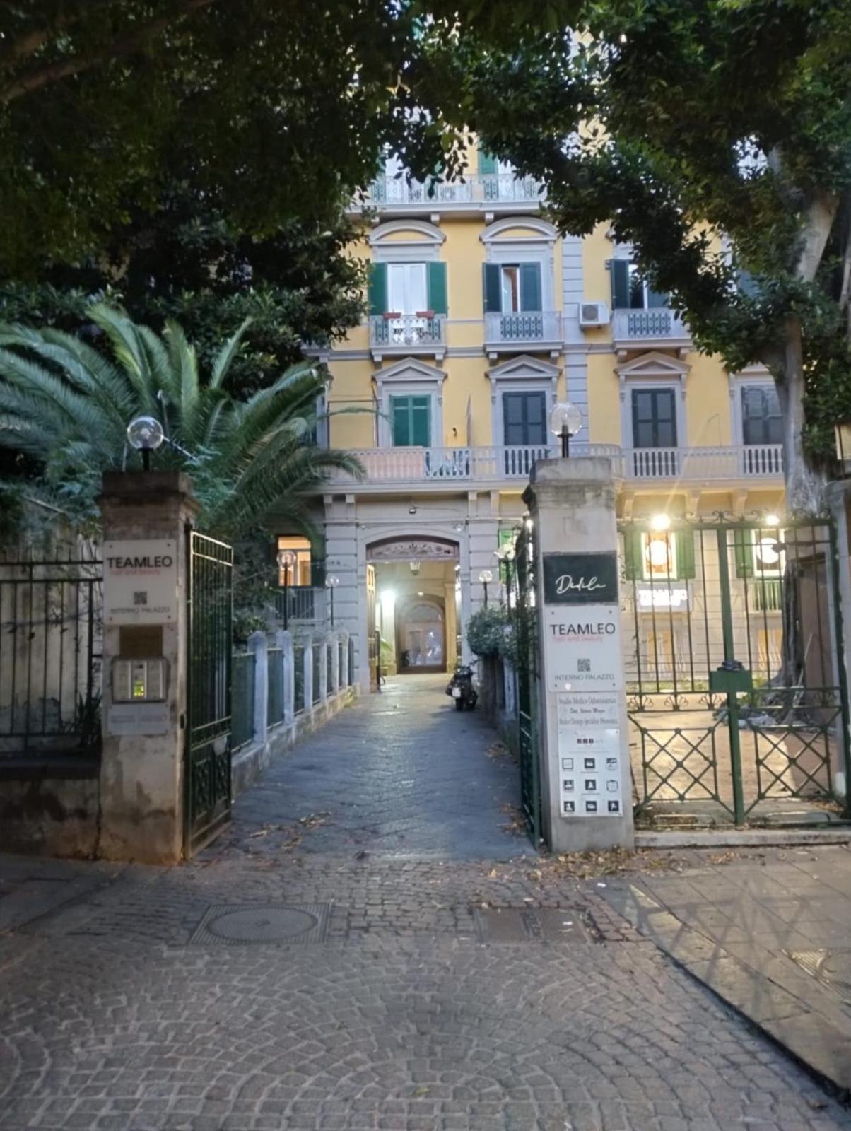 Amedeo Square Bed & Breakfast เนเปิลส์ ภายนอก รูปภาพ