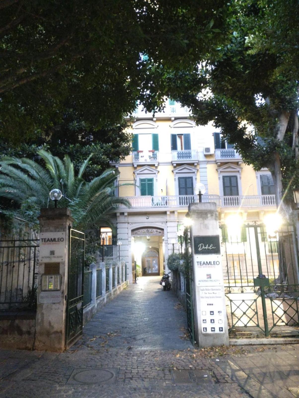 Amedeo Square Bed & Breakfast เนเปิลส์ ภายนอก รูปภาพ
