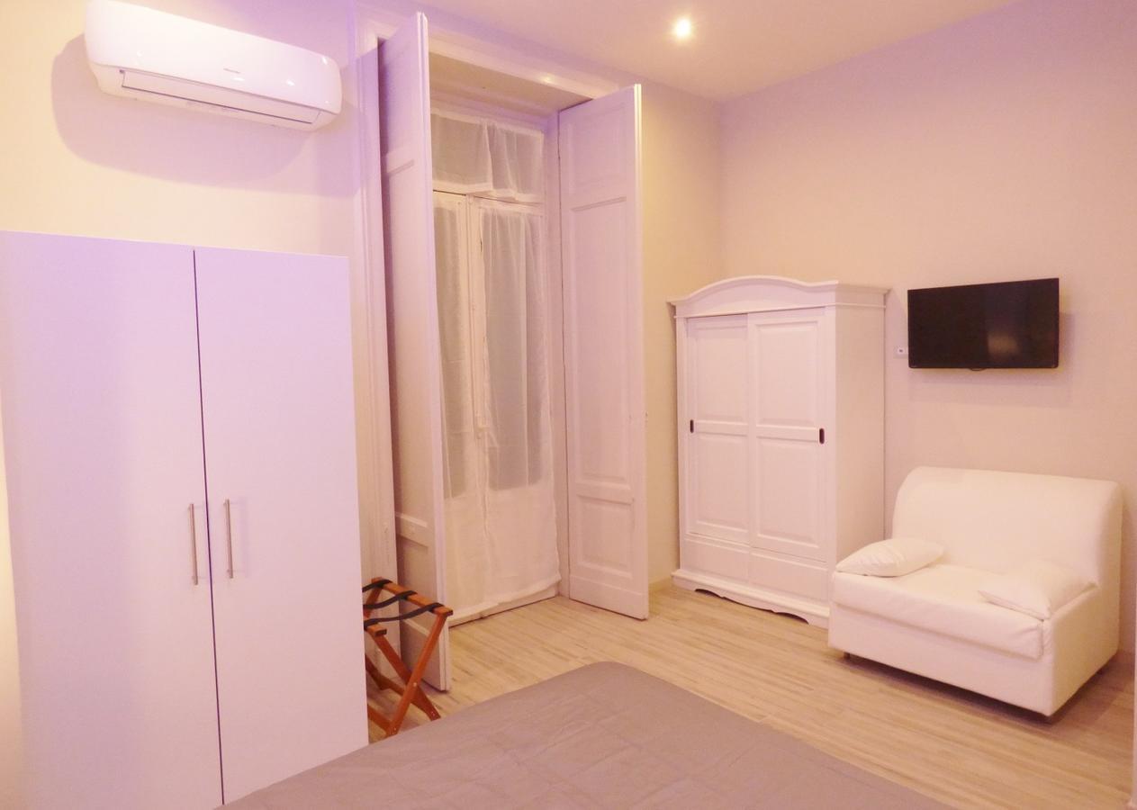 Amedeo Square Bed & Breakfast เนเปิลส์ ภายนอก รูปภาพ